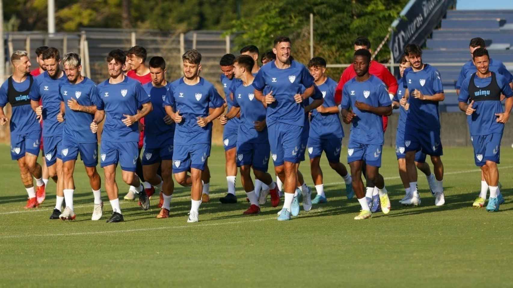 La plantilla del Málaga CF durante un entrenamiento