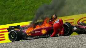 El Ferrari de Carlos Sainz Jr., en llamas en el Gran Premio de Austria de la F1 2022