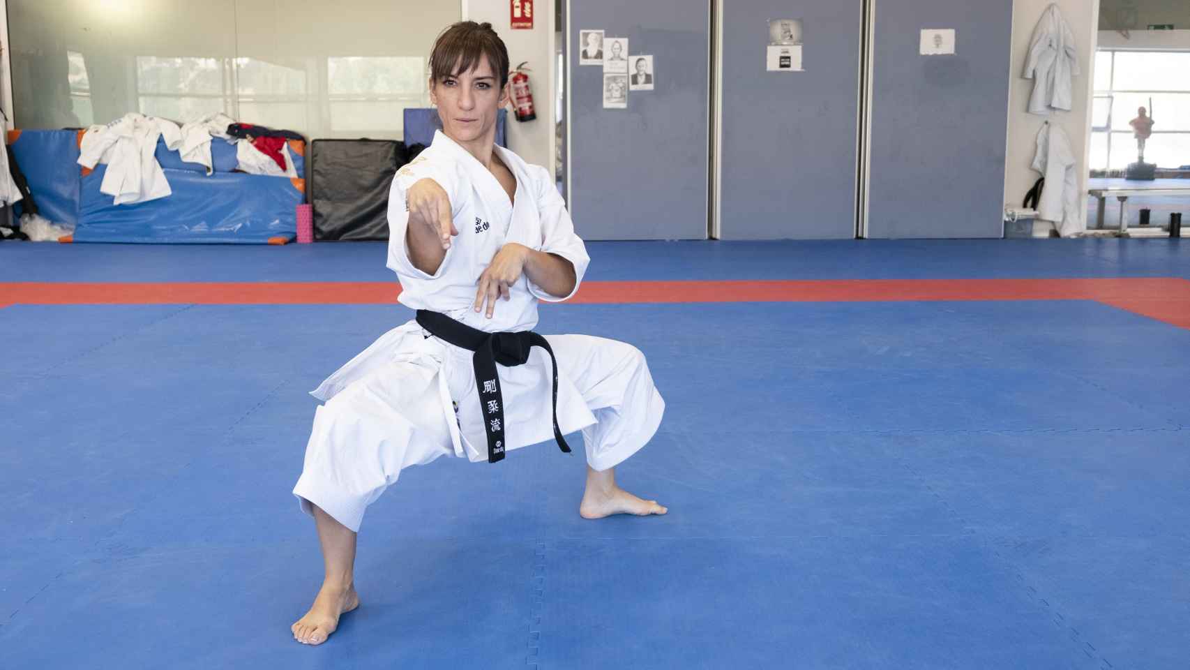 La karateka Sandra Sánchez haciendo una demostración.