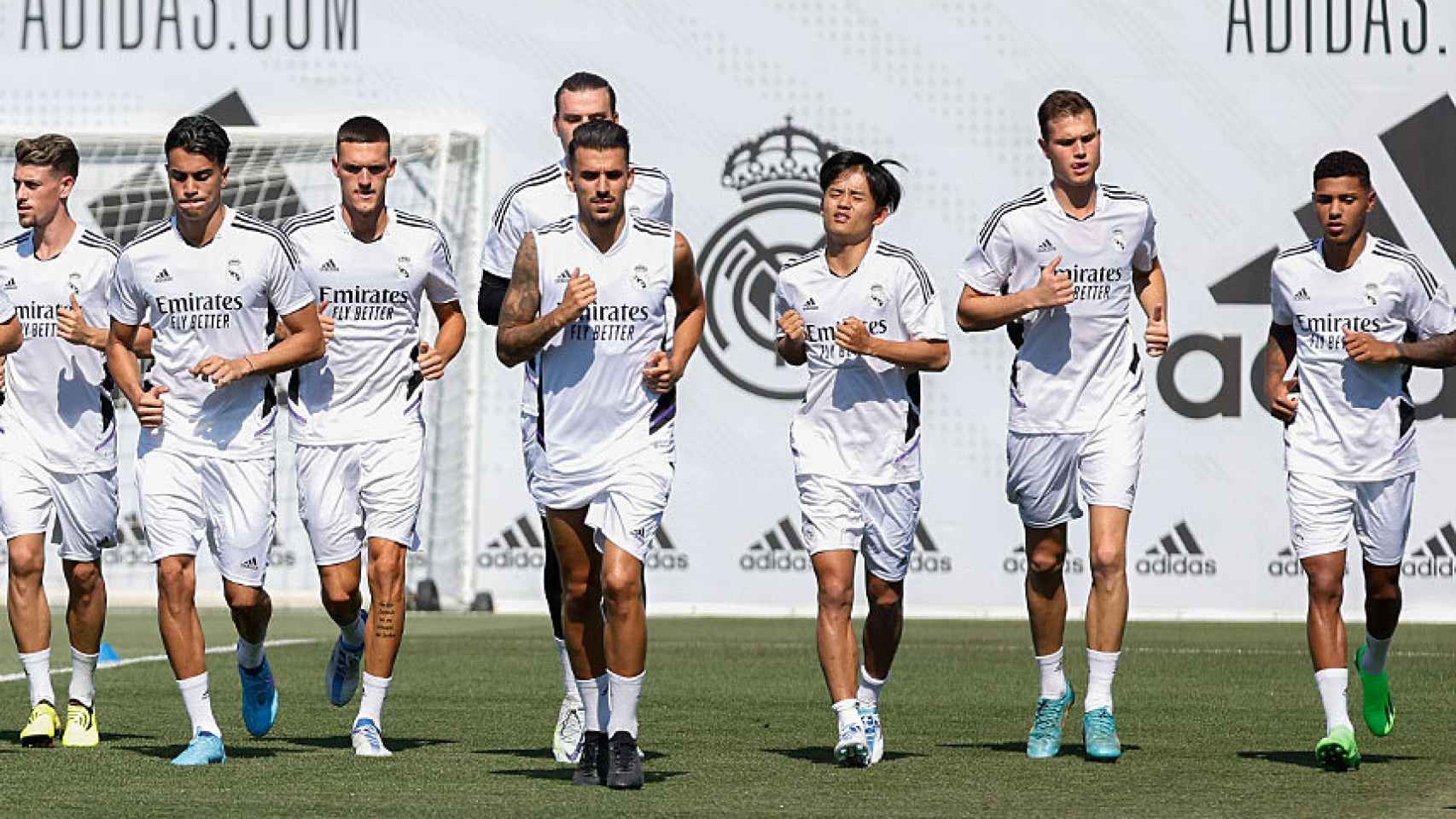 Latasa y Vinicius Tobias, a la derecha, durante un entrenamiento de pretemporada del Real Madrid