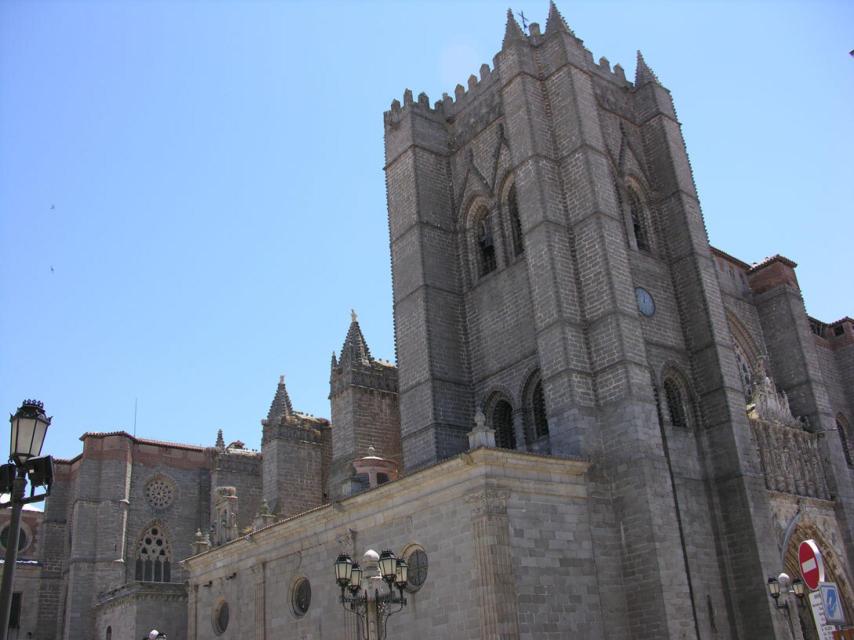 La Catedral de Ávila es considerada la primera del gótico en España.