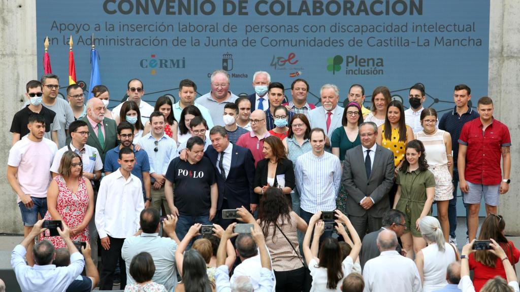 Emiliano García-Page preside la firma del convenio de colaboración con CERMI-CLM y Plena Inclusión. / Foto: Óscar Huertas