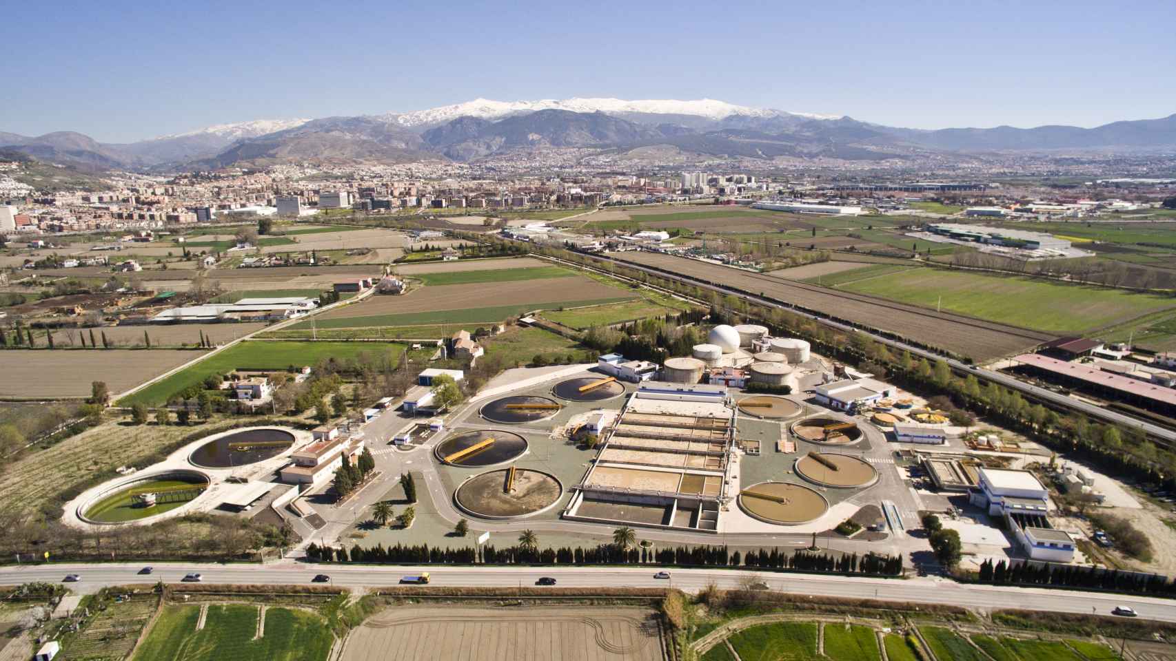 El modelo de biofactorías, desarrollado por Agbar, se basa en los principios de la economía circular. Aquí la biofactoría Sur de Granada.