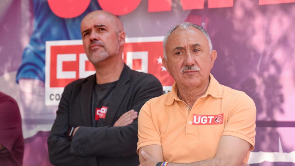 Los secretarios generales de CCOO y UGT, Unai Sordo y Pepe Álvarez, en una concentración en Madrid la semana pasada.