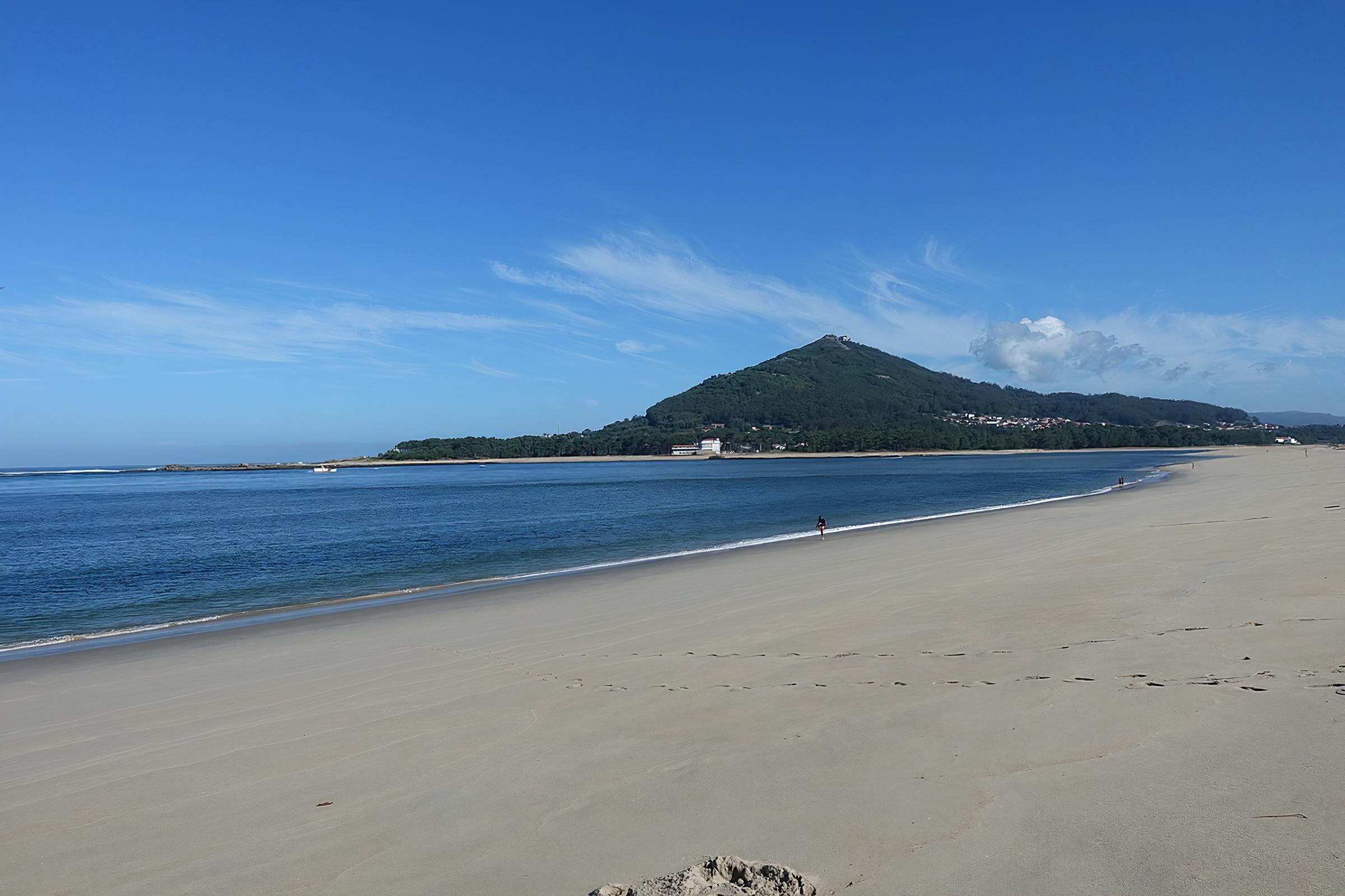 Praia do Camarido  (Imagen: Joseolgon vía Wikipedia)