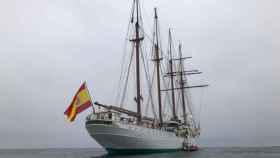 El buque escuela Juan Sebastián de Elcano a su llegada a Baiona en 2022.