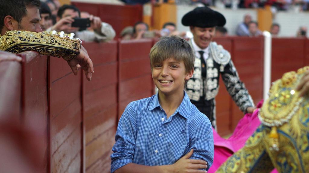 Manuel viendo torear a su padre.