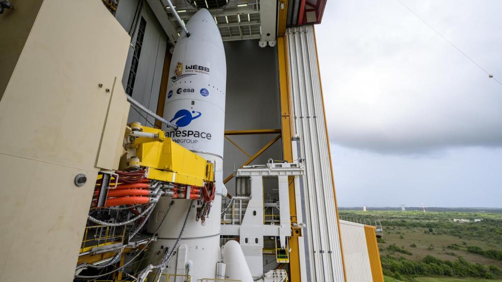 Ariane 5 con el James Webb en su interior