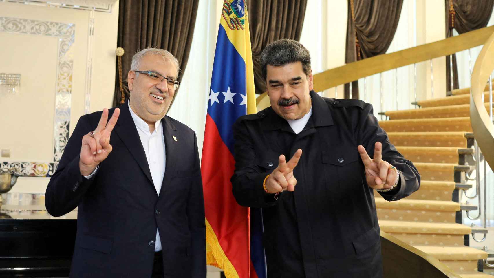 El presidente venezolano Nicolás Maduro se reúne con el ministro del Petróleo iraní, Javad Owji, en Teherán, Irán.