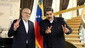 El presidente venezolano Nicolás Maduro se reúne con el ministro del Petróleo iraní, Javad Owji, en Teherán, Irán.