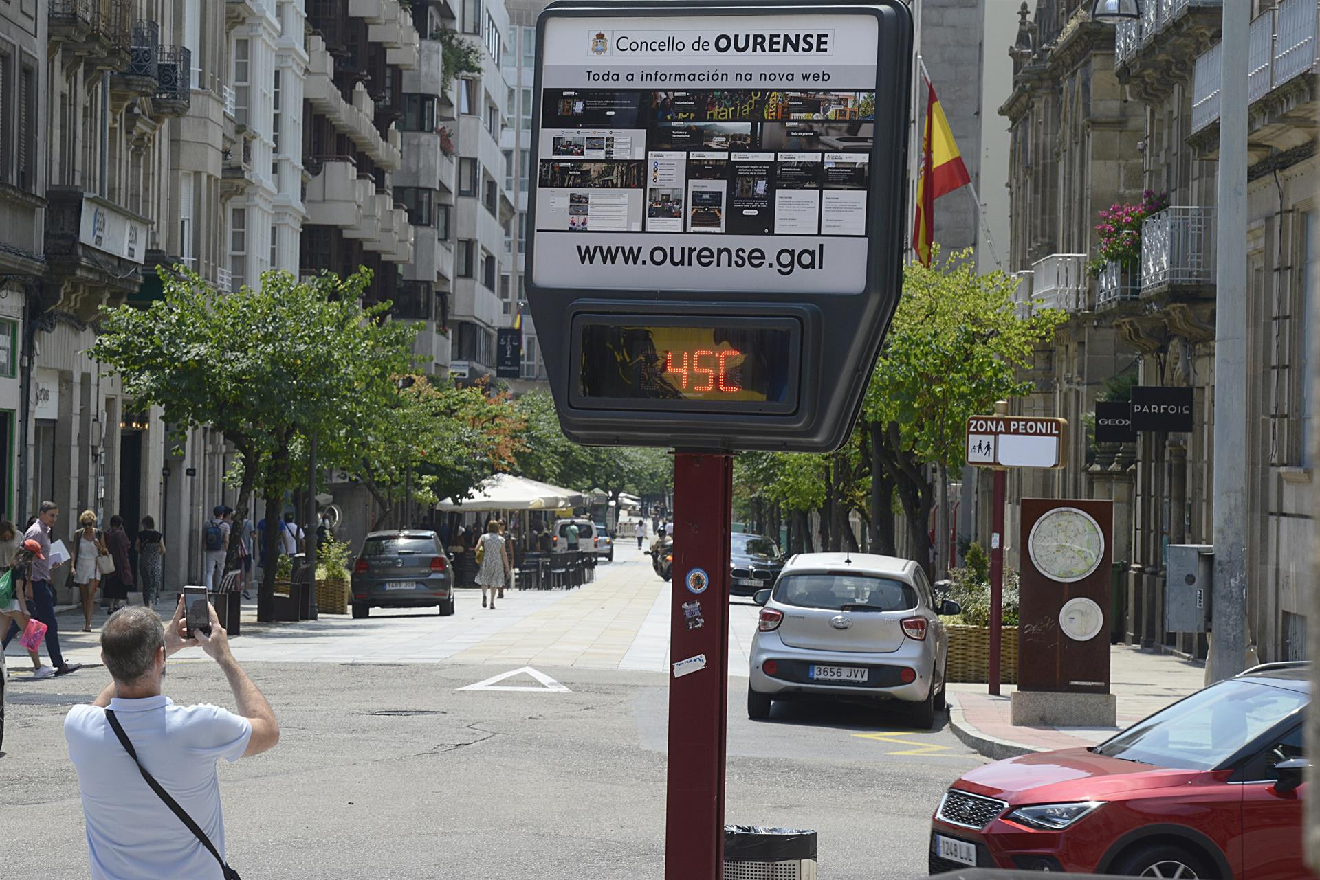 Un termómetro en Ourense en plena ola de calor. Foto: Rosa Veiga – Europa Press