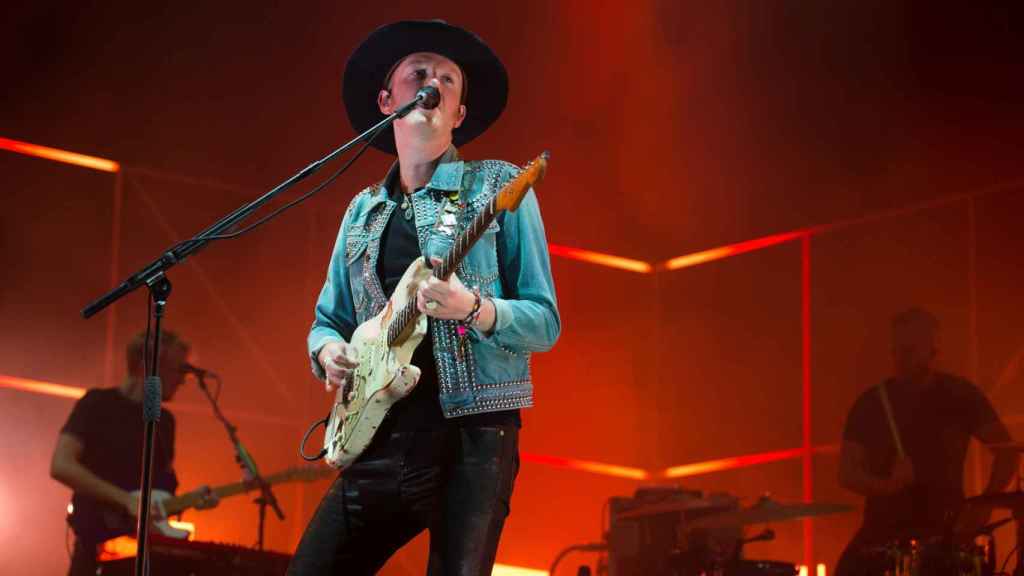 Two Door Cinema Club durante un concierto en Barcelona en 2019.