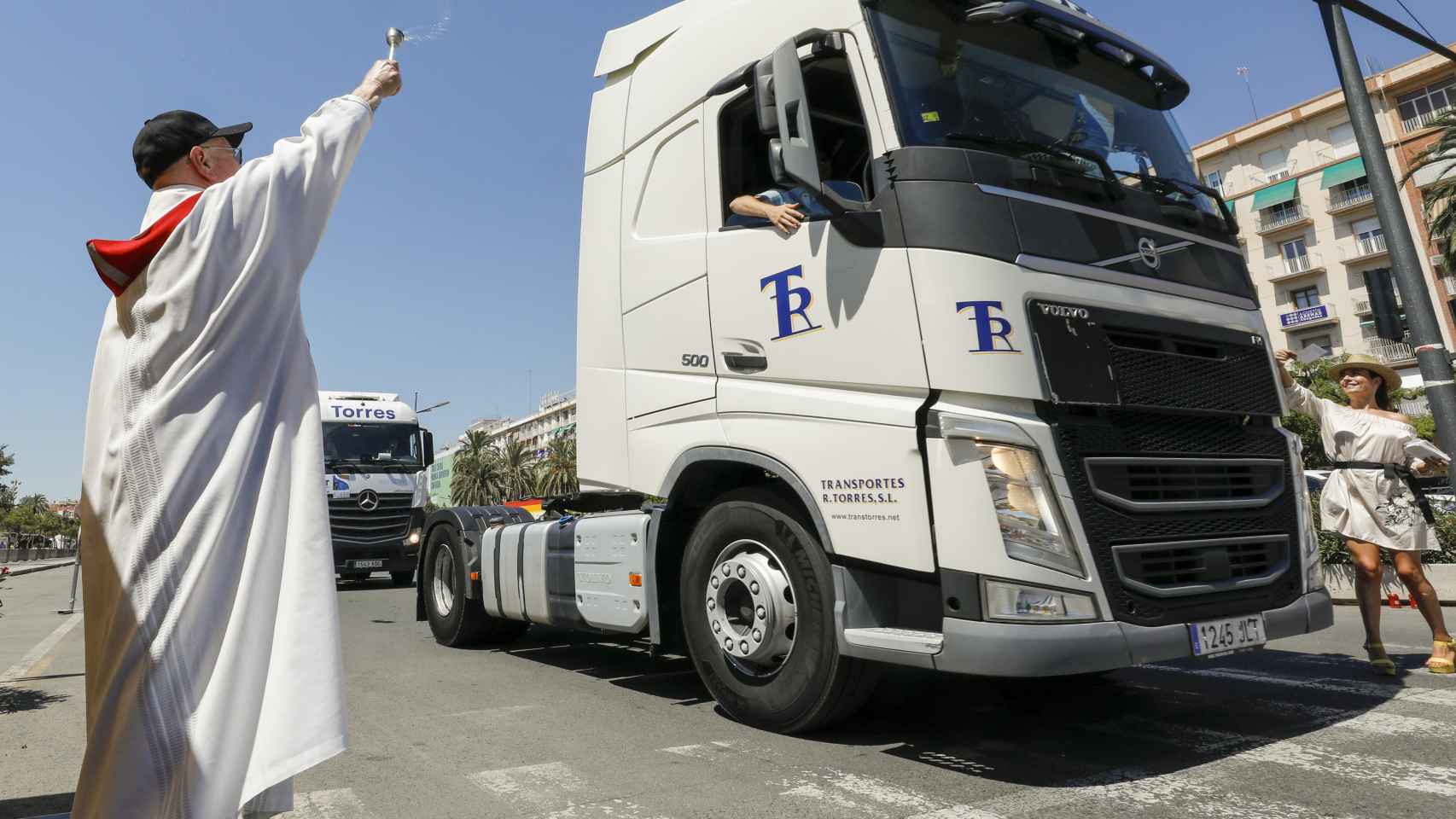 El transporte es el apartado que más sube con la inflación en junio. En la imagen, la reciente bendición a un camión con motivo del patrón de los transportistas.