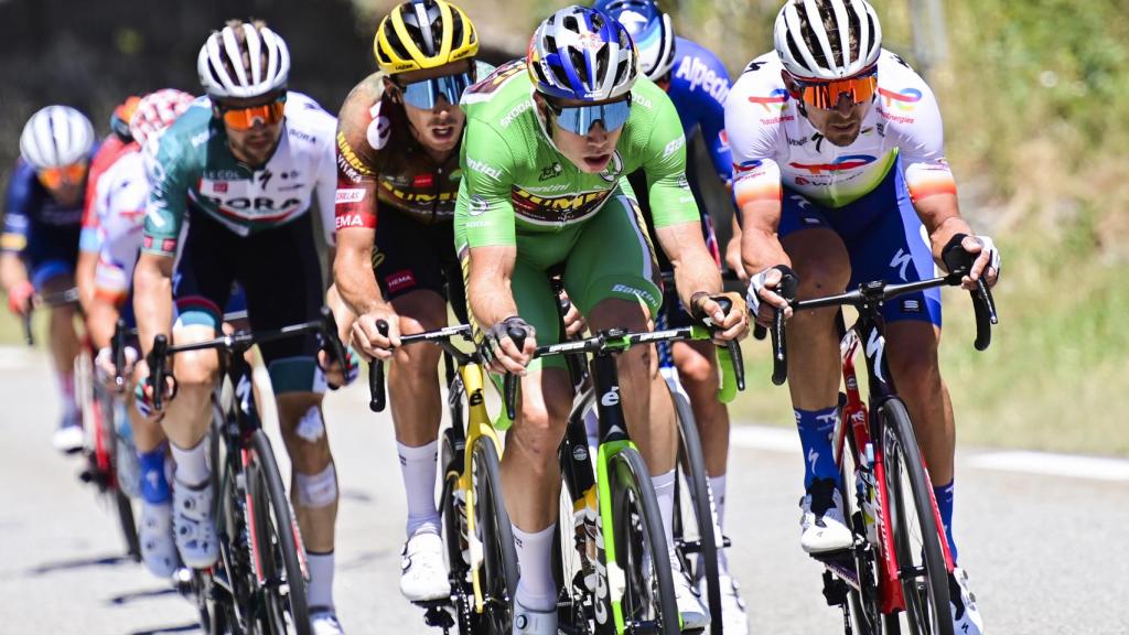 Wout Van Aert tirando de la escapada.