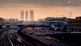 'Smog' en la ciudad de Madrid, con las cuatro torres al fondo.