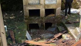 Profanadas varias tumbas en Castroverde (Lugo) y el alcalde dice que parece cosa de niños