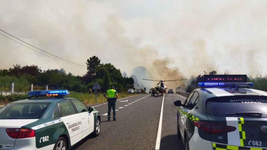 Un incendio registrado en Vilamarín obliga a cortar la N-540, a su paso por la localidad.