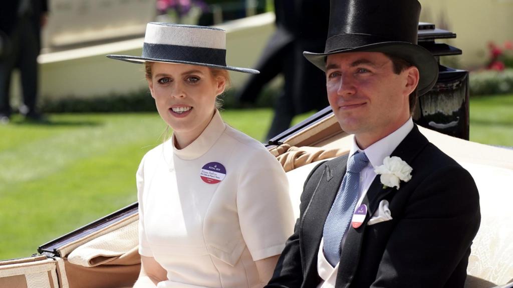 Beatriz de York y Edoardo Mapelli en Ascot.