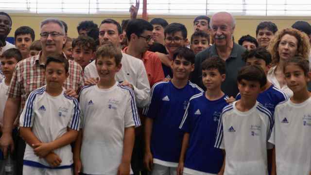 El exseleccionador nacional de fútbol Vicente del Bosque visita su campus en Salamanca