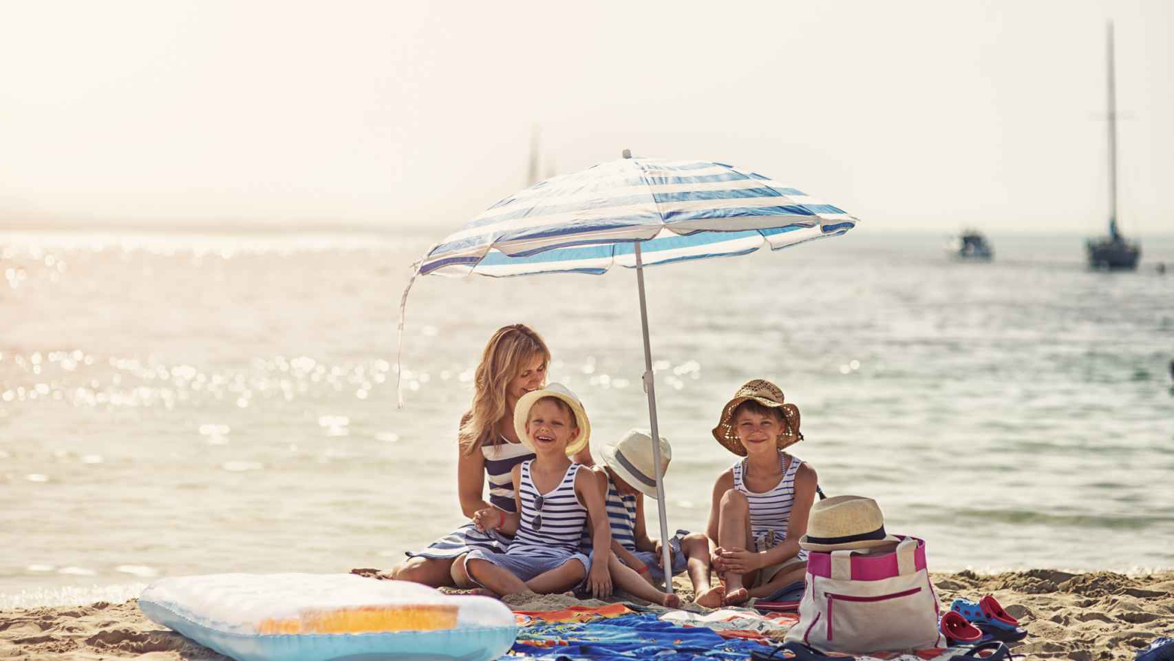 Familia disfrutando de la playa en Mallorca