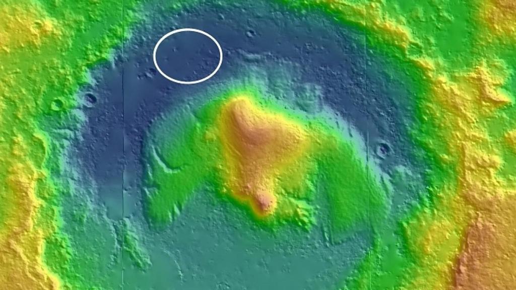 Cráter Gale coloreado. En un cícrulo lugar donde aterrizó la misión Mars Science Laboratory (MSL). Imagen: R. Anderson.