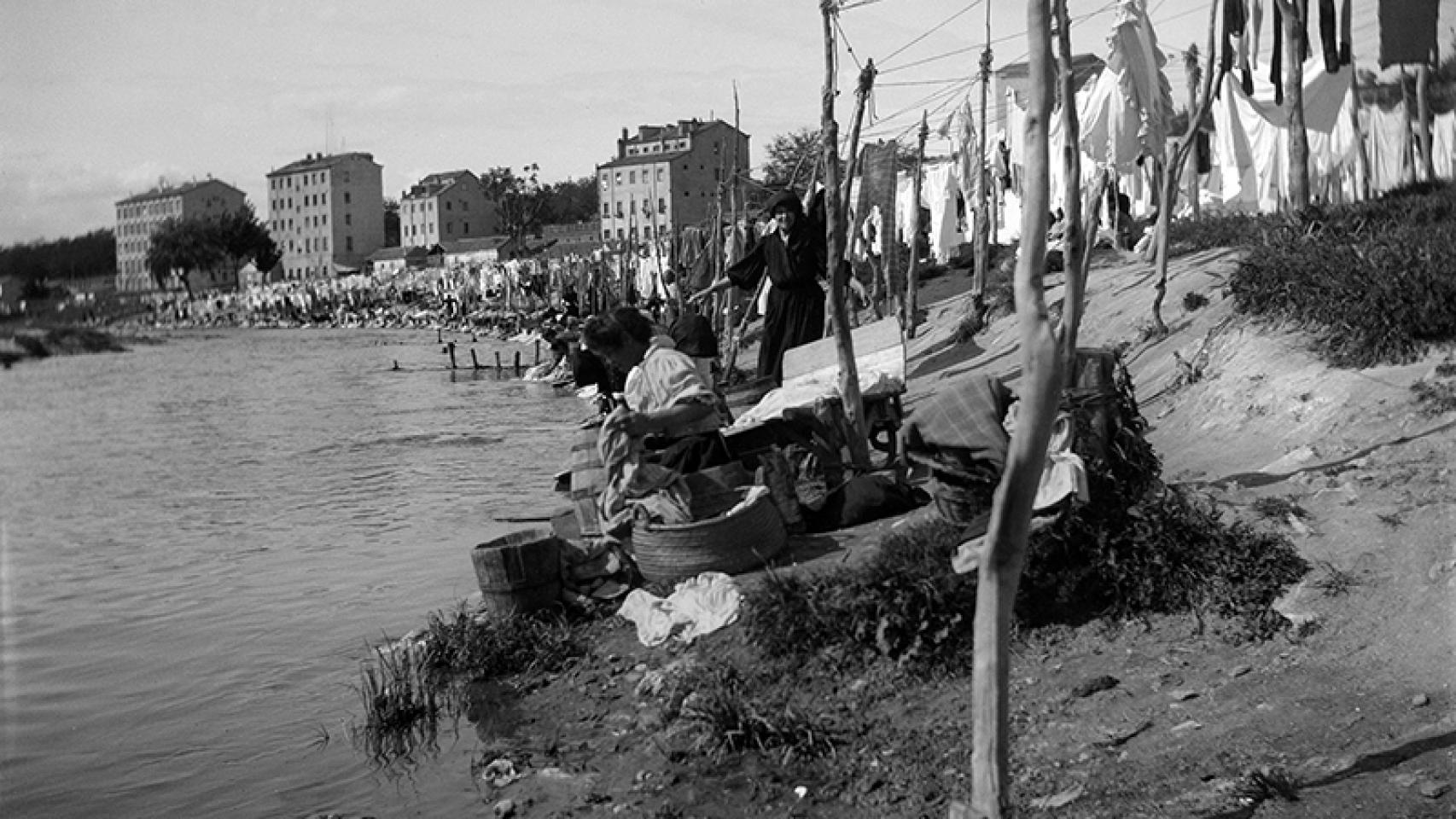 Lavaderas del río Manzanares (Madrid), c. 1915.