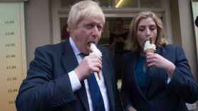 Penny Mordaunt y Boris Johnson durante la campaña para el brexit en 2016