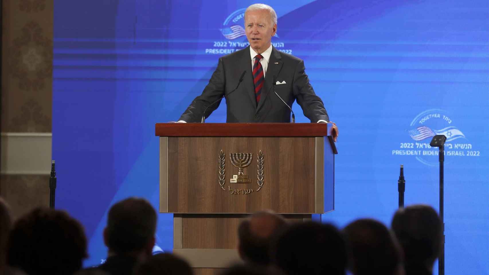 El presidente estadounidense, Joe Biden, durante una rueda de prensa con el primer ministro de Israel, Yair Lapid (invisible), en el hotel Waldorf Astoria de Jerusalén, Israel, el 14 de julio de 2022.