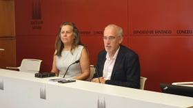 Flavia Ramil y Sindo Guinarte, durante la rueda de prensa de presentación de la nueva campaña ‘CalidadenSantiago’