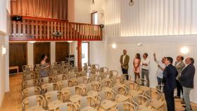 Visita del conselleiro de Cultura, Román Rodríguez, al auditorio rehabilitado de la casa-museo de Rosalía de Castro