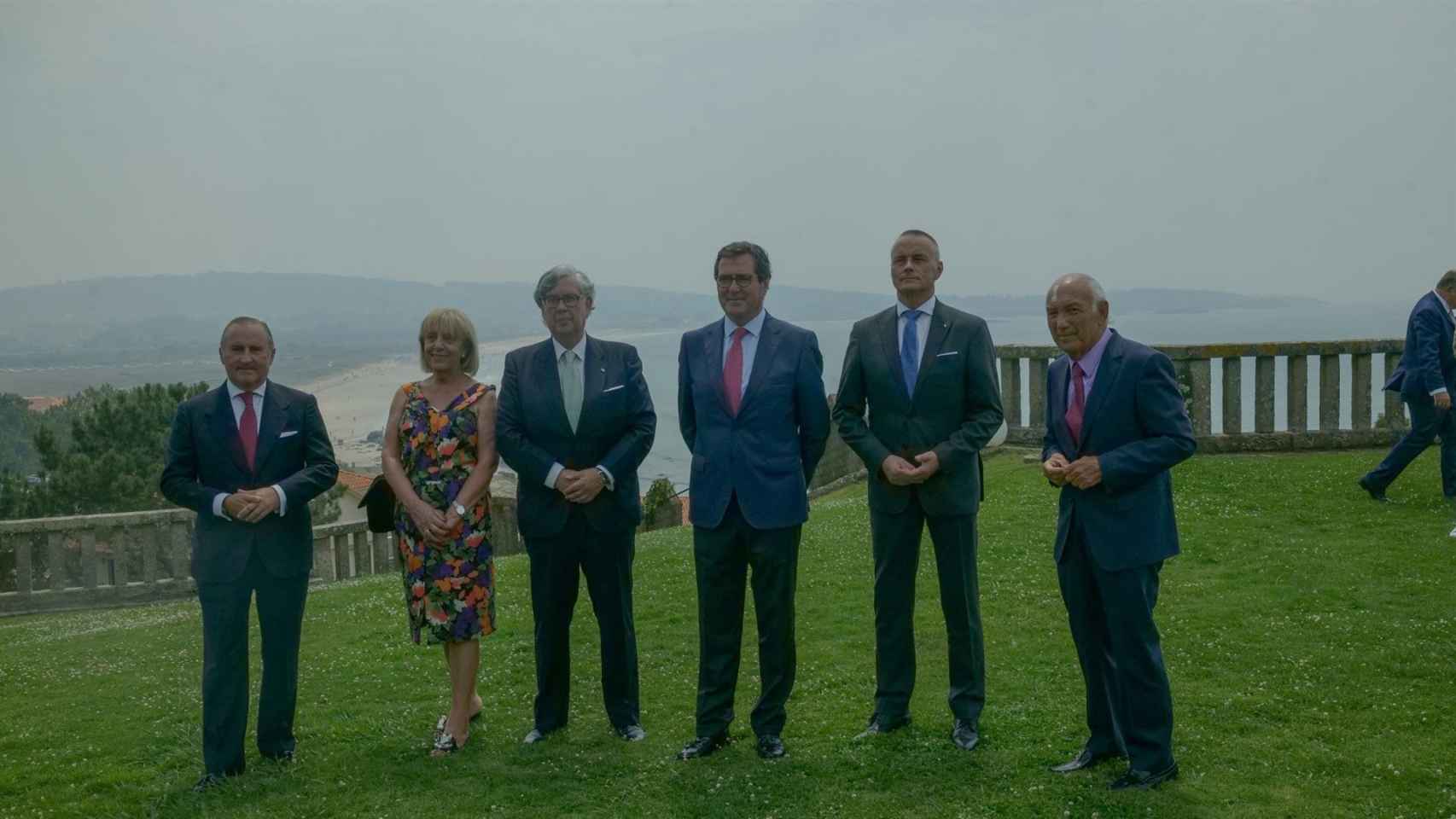 El presidente de la CEOE, Antonio Garamendi, con el presidente de la CEG, Juan Manuel Vieites, y representantes de la patronal gallega.