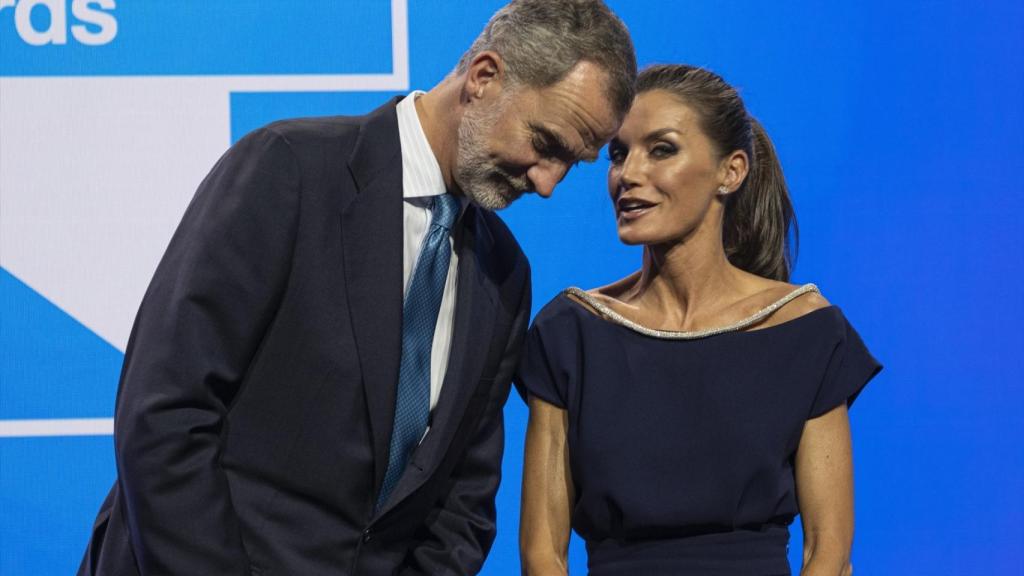 La reina Letizia y el rey Felipe VI en la ceremonia de entrega de los Premios Fundación Princesa de Girona 2022, donde supuestamente se contagió