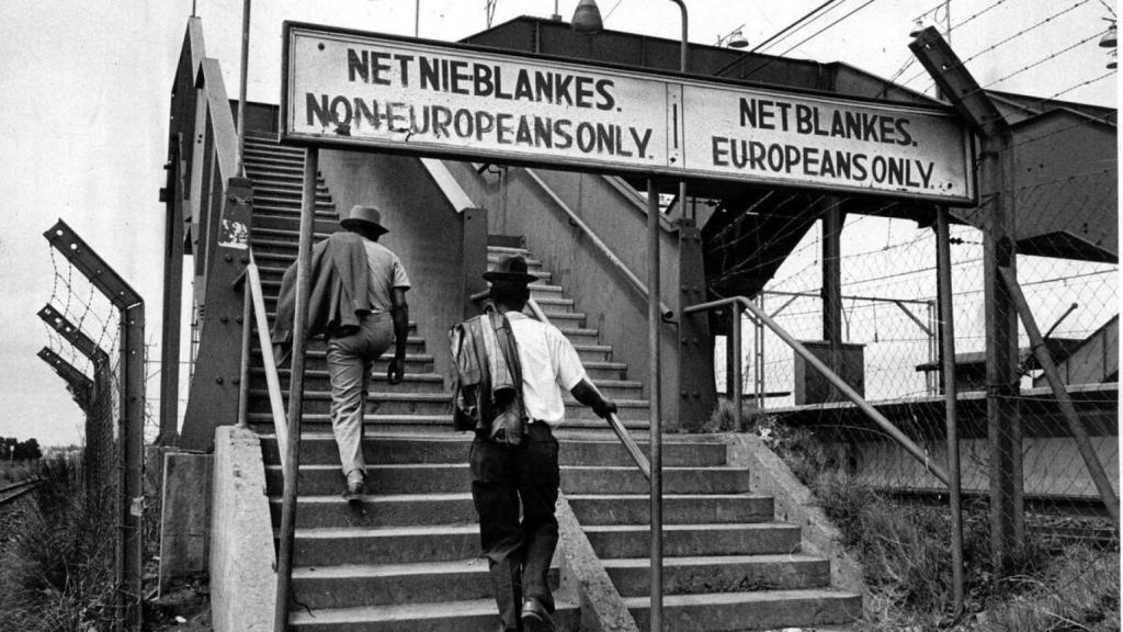 Durante el apartheid, la pertenencia a una u otra comunidad determinaba absolutamente cada aspecto de la vida cotidiana de la población sudafricana.