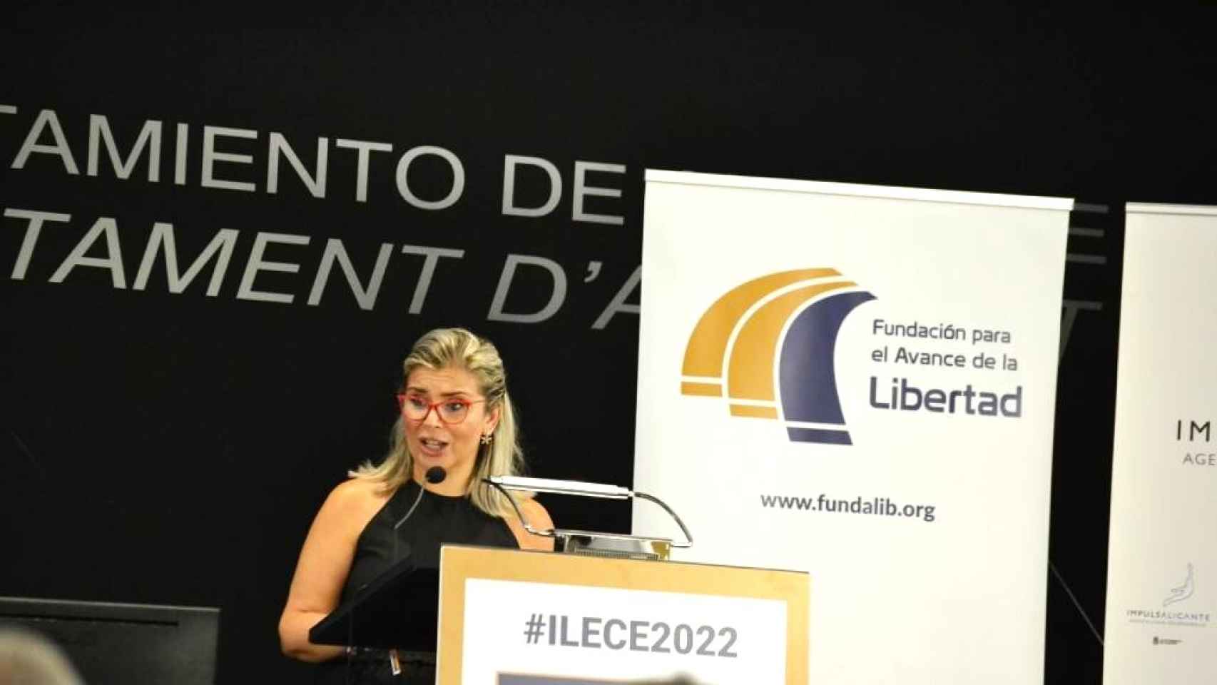 La vicealcaldesa Mari Carmen Sánchez en su intervención al recoger el premio a la libertad.
