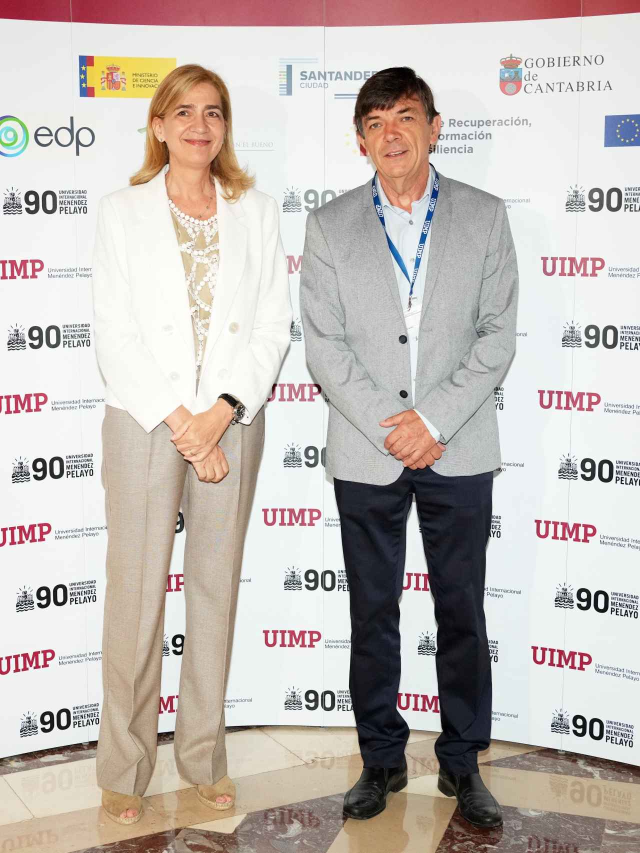 La infanta, junto al rector de la UIMP, Carlos Andradas.