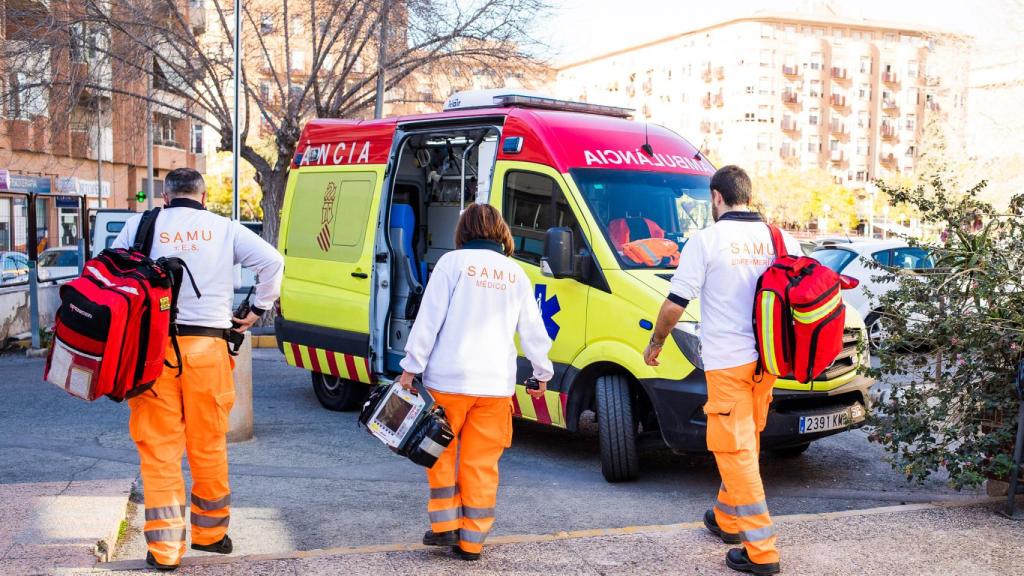 Tres sanitarios acuden a una llamada el SAMU.