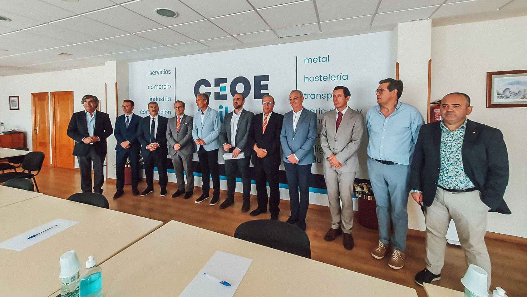 Imagen de la reunión entre Mariano Veganzones y  CEOE Ávila