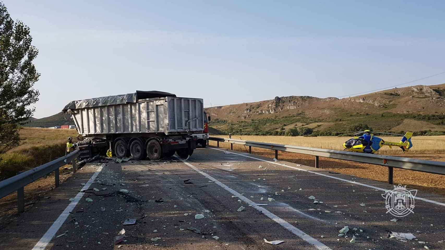 Accidente entre dos camiones en la N-627 en Burgos