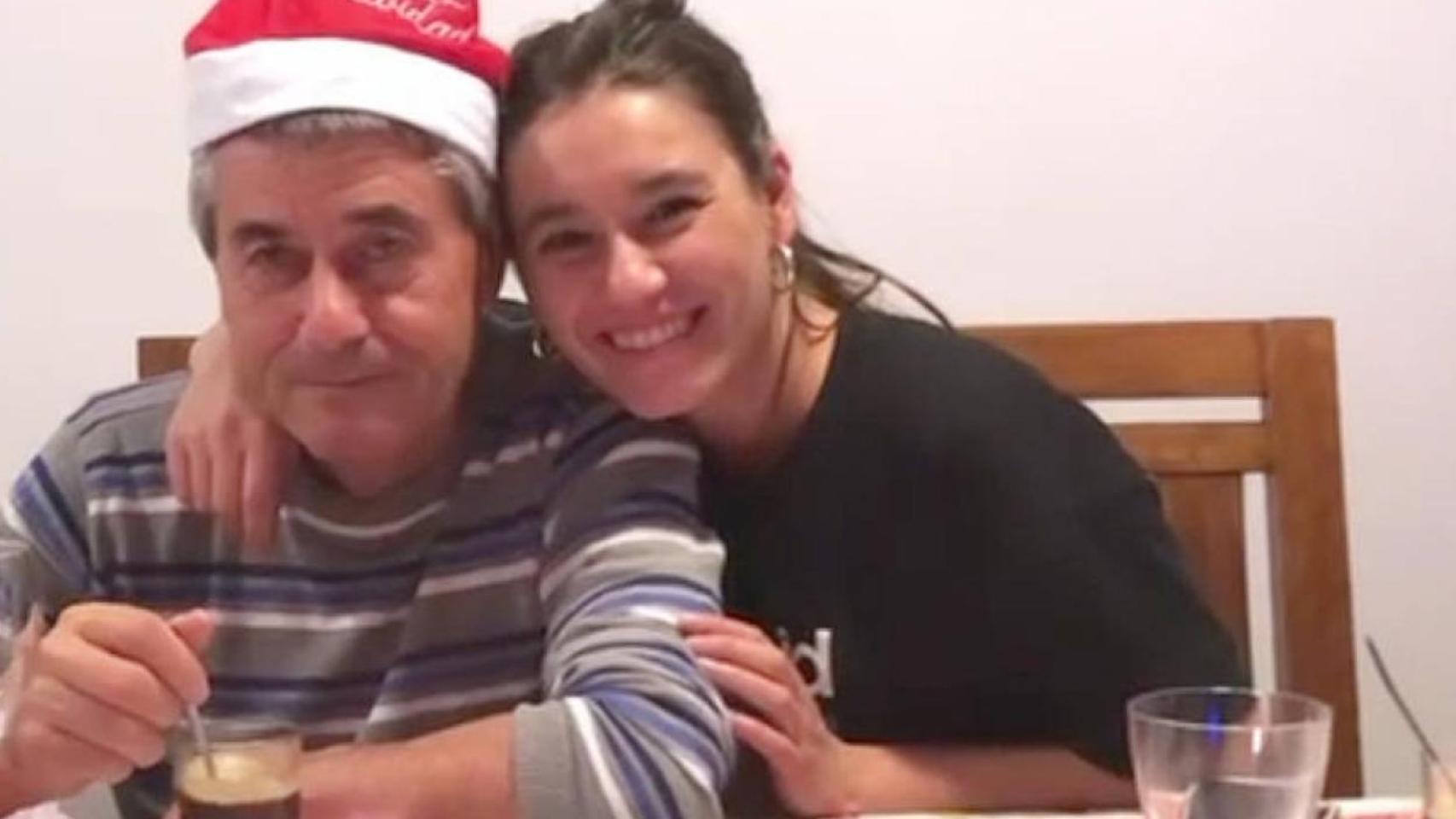 Esther López junto a su padre Miguel durante unas navidades