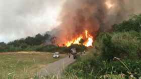 Incendio forestal en Baredo, Baiona.