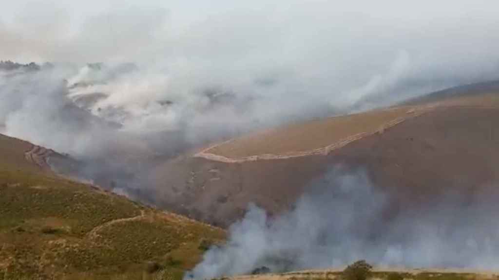 Imagen del incendio en Carballeda de Valdeorras (Ourense).
