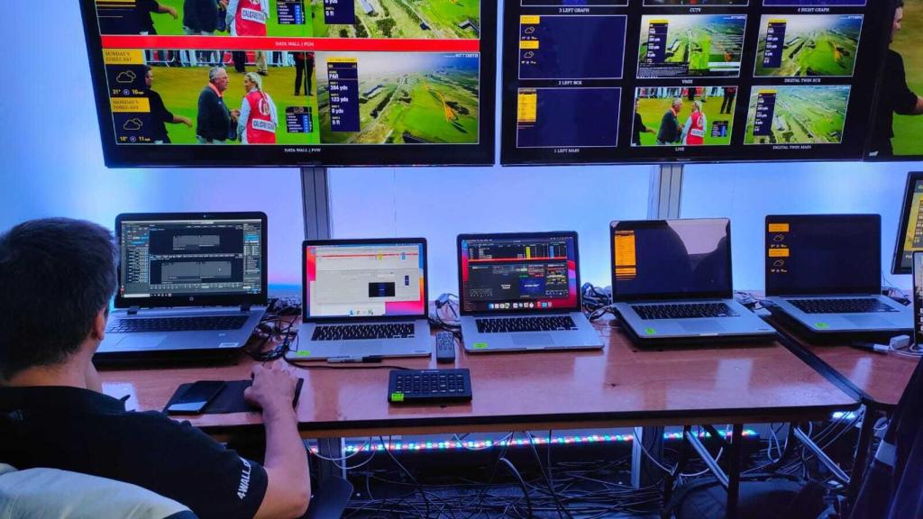 La sala de control desde la que se gestionan tanto el videomarcador como el gemelo digital del Open de St. Andrews.