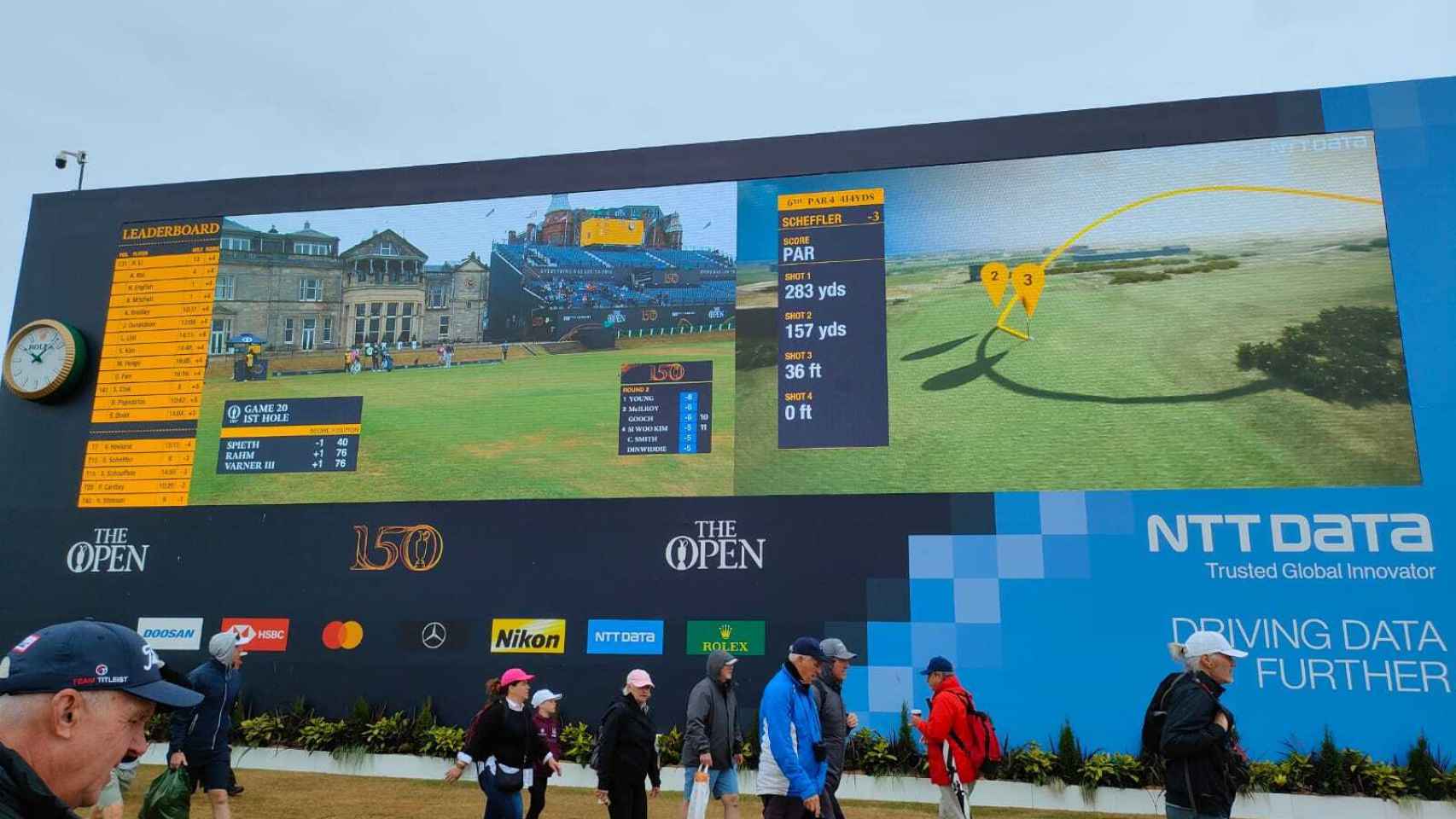 El videomarcador gigante del Open de golf de St. Andrews, situado en la misma entrada general del evento.