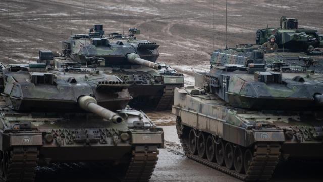 Tres tanques.