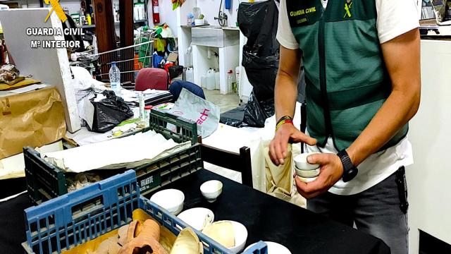 La operación Onkel descubre en una localidad valenciana más de un millar de piezas arqueológicas únicas.