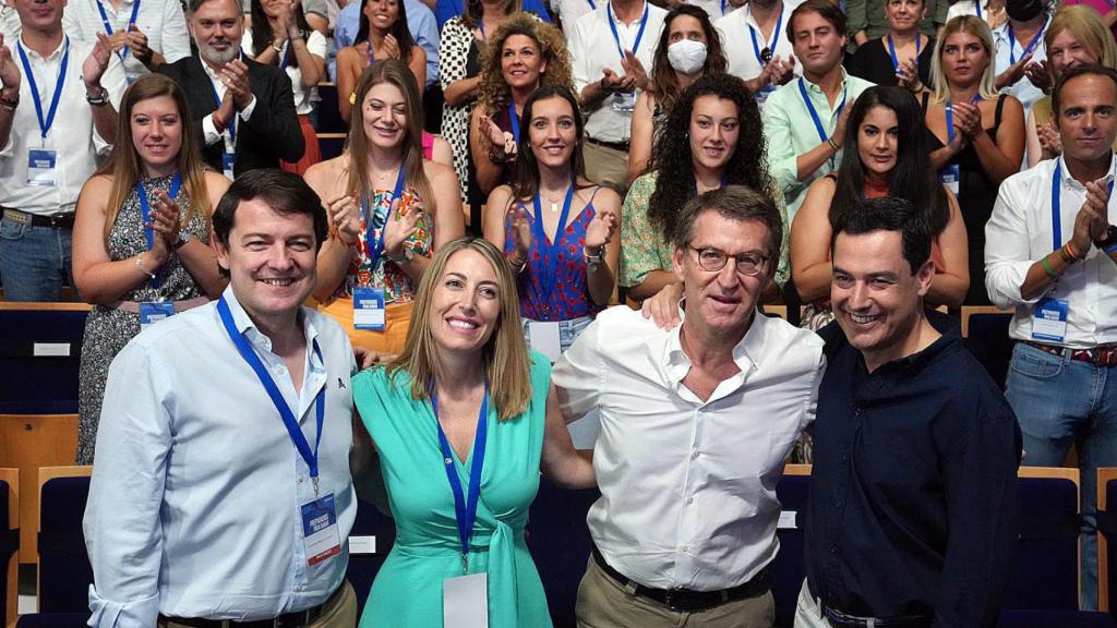 El presidente de la Junta, Alfonso Fernández Mañueco, asiste al 13º Congreso Autonómico del PP de Extremadura junto al presidente nacional del Partido, Alberto Núñez Feijoó, la presidenta del PP de Extremadura, María Guardiola, y el presidente de Andalucía, Juanma Moreno