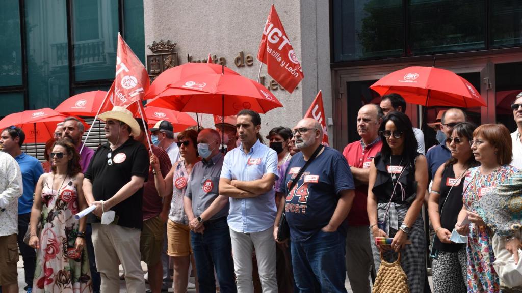 Imagen de la concentración de hoy en solidaridad por el brigadista fallecido ayer en Zamora