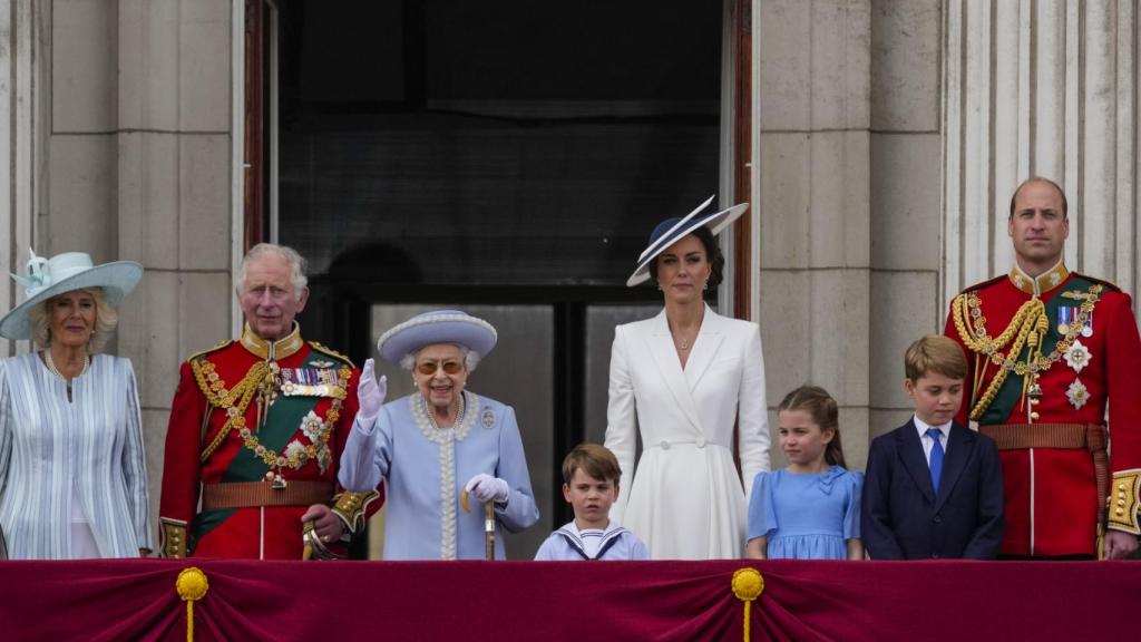 Los WIndsor en el balcón de Buckingham en el Jubileo de Platino.