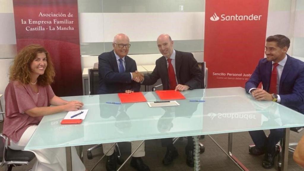 Miguel Ángel Franco y Juan Ignacio de Mesa durante la firma del convenio.