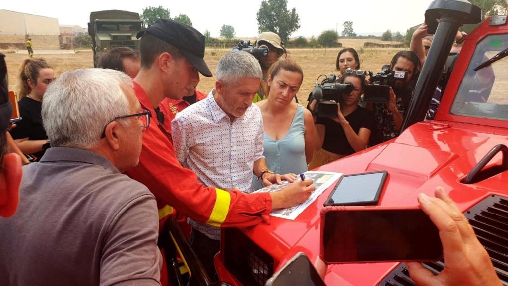 El ministro Marlaska en el incendio de Losacio, en Zamora